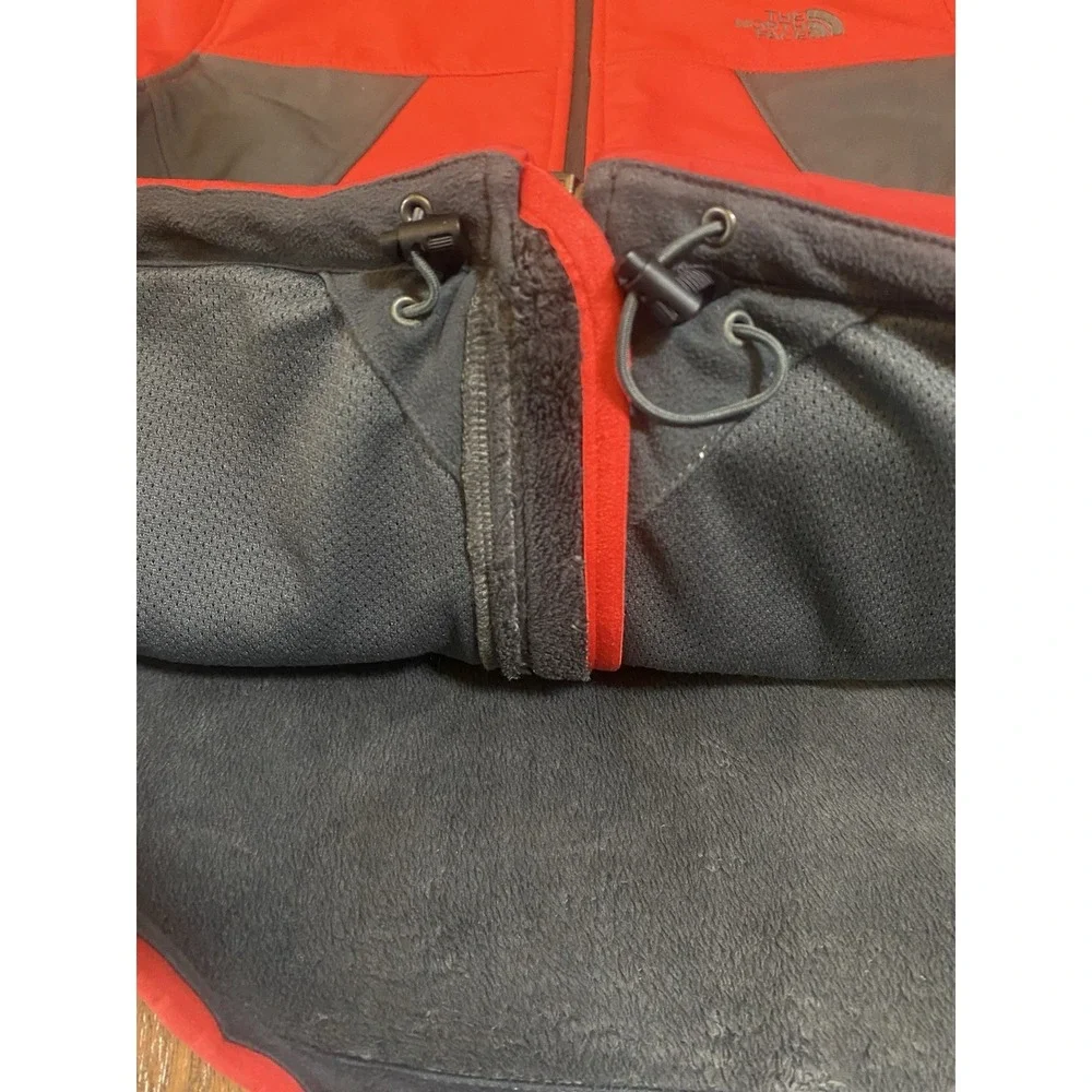 The North Face WindWall Softshell Jacket Mens Medium Red Gray Full Zip Fleece